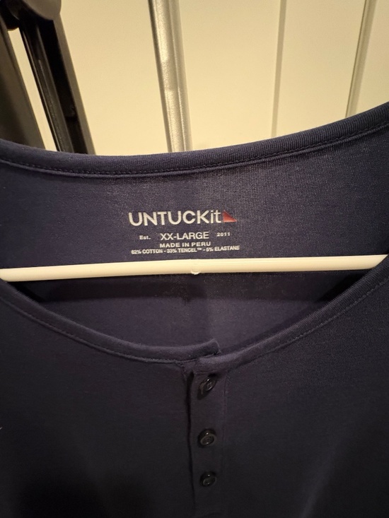 Untuckit - Picture 3 of 3